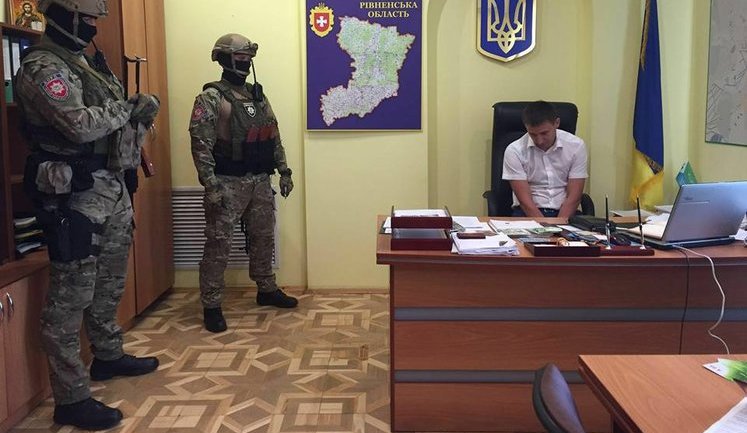 'Burshtyn' operation underway: Sarny prosecutor, two persons behind illegal mining detained in Rivne region, - Avakov. PHOTOS