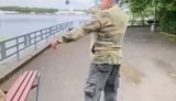 Демонстрация рогатки на московской набережной