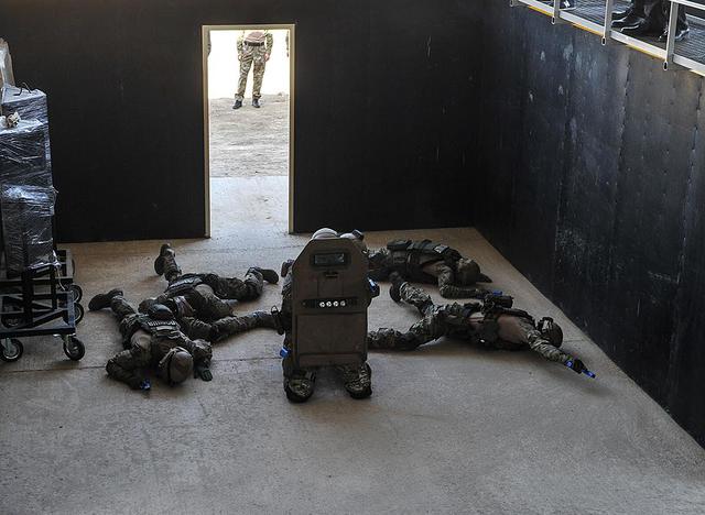 Відкрито шут-хаус для відпрацювання спецпризначенцями прийомів зі звільнення приміщень від озброєних злочинців 09