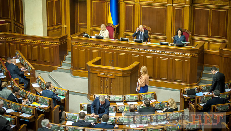 Дострокове закриття засідання, день народження Луценко і напад депутата Пономарьова на журналістів, - день роботи ВР 7 лютого. ФОТОрепортаж