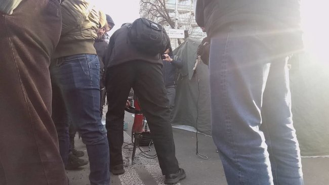 Митингующие против рынка земли установили под Радой палатки 30