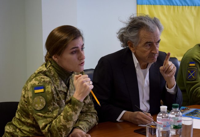 Французский философ Леви посетил КПВВ на Донбассе, - Госпогранслужба 04 Французский философ Леви посетил КПВВ на Донбассе, - Госпогранслужба 04