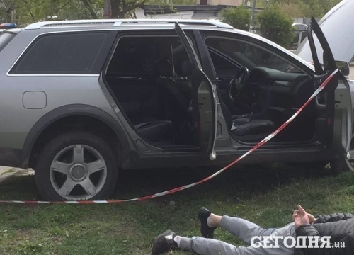 Грабіжників, які вчинили розбійний напад на заправку, затримали в Києві 03