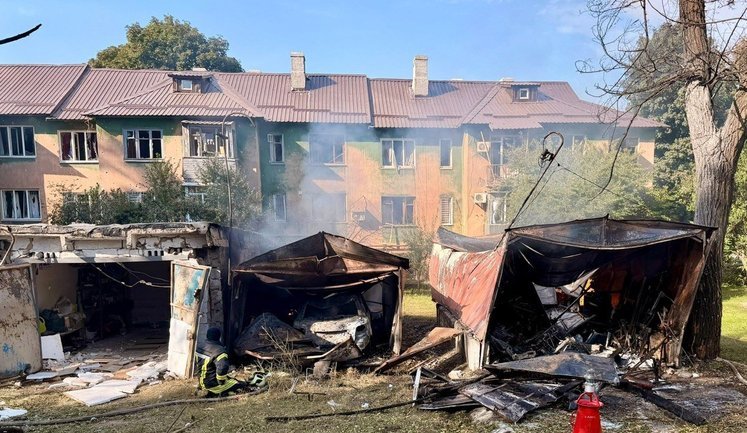 Росіяни атакували Дніпро: виникла пожежа, поранення дістали 12 осіб. ВІДЕО+ФОТО