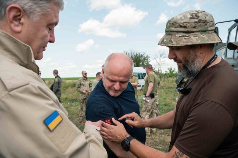Бригади ДШВ отримали пересувні авторемонтні майстерні, лазне-пральні комплекси, вантажівки DAF та шини для Хамві 02