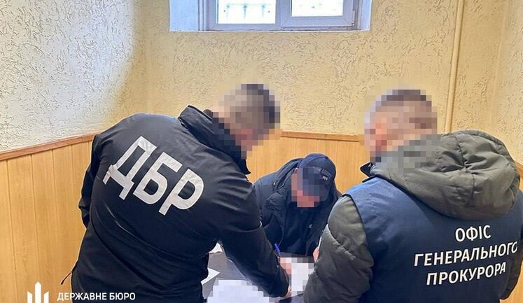 Ex-Deputy Defense Minister Shapovalov and ex-head of Defense Ministry department Khmelnytskyi served new suspicions of embezzlement of almost UAH 950 million on procurement of low-quality bulletproof vests - SSU and SBI. PHOTO