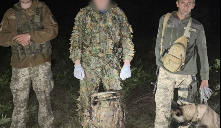 У гідрокостюмі та з ластами через Дністер: на кордоні з Молдовою затримано чоловіка, - ДПСУ. ФОТО