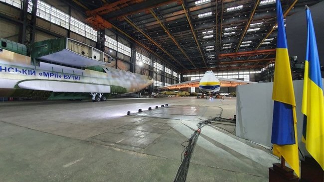 На чесному слові і на одному крилі: післясмак президентської пресконференції. Два погляди: з кухні і з ангара 04