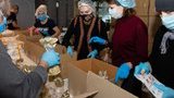 5 тисяч великодніх наборів для малозабезпечених зібрали в офісі "Європейської Солідарності". ФОТОрепортаж