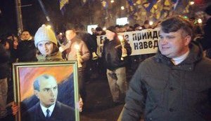 "Свобода" провела факельный марш: "Героям УПА - слава! Нации - власть!". ФОТОрепортаж+ВИДЕО