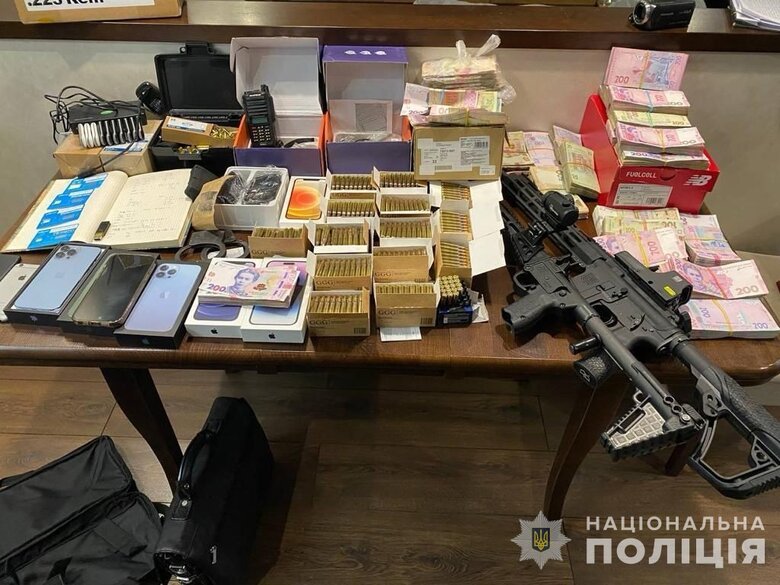 У Кривому Розі судитимуть 38 учасників наркосиндикату Двадцятівські, які заробляли на торгівлі наркотиками понад $1 млн щомісяця, - Нацполіція 03