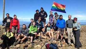 Активисты ЛГБТ водрузили флаг на перуанской горе Хуйнапутина. ФОТОфакт