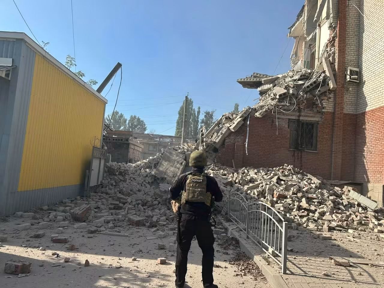 Damage in Sloviansk after Russian forces struck the same district twice within an hour, September 18, 2026