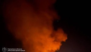 Оккупанты атаковали Запорожье, горит жилая застройка, под завалами может быть человек, - ОВА. ВИДЕО+ФОТОрепортаж