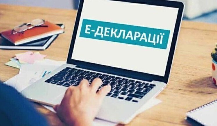 Зеленський тупить через декларації - про це пише "Bloomberg", - журналіст Ніколов. ФОТО