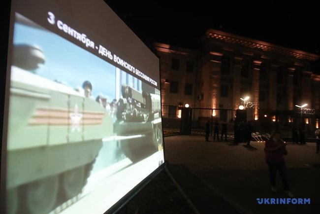 День бесславия России: в годовщину трагедии в Беслане под посольством РФ провели акцию 05