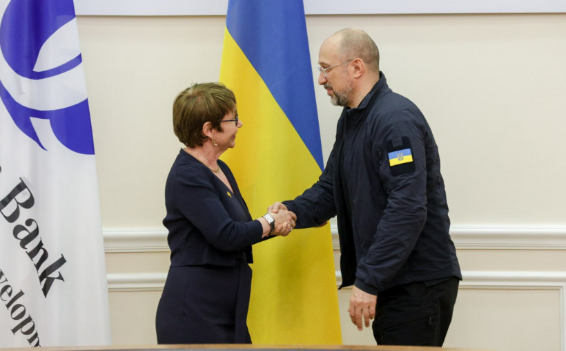 300 миллионов йен в евро