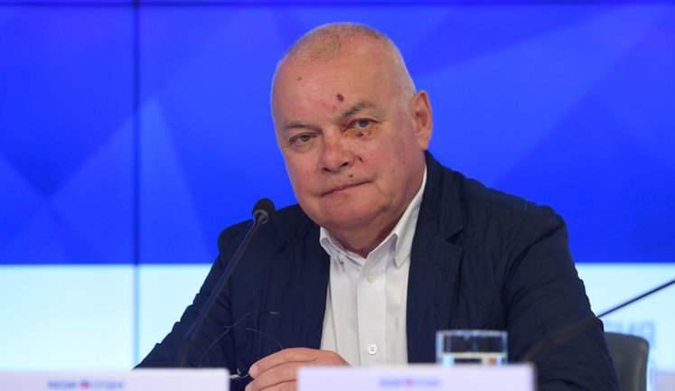 "Проїхався лицем по гравію", - пропагандист Кисельов розповів, чому приїхав із Коктебеля з розбитим обличчям. ФОТО