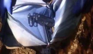 Патрульные обнаружили в рюкзаке 18-летнего виннитчанина, ехавшего на велосипеде, автоматический пистолет Scorpion, 40 патронов и балаклаву. ВИДЕО