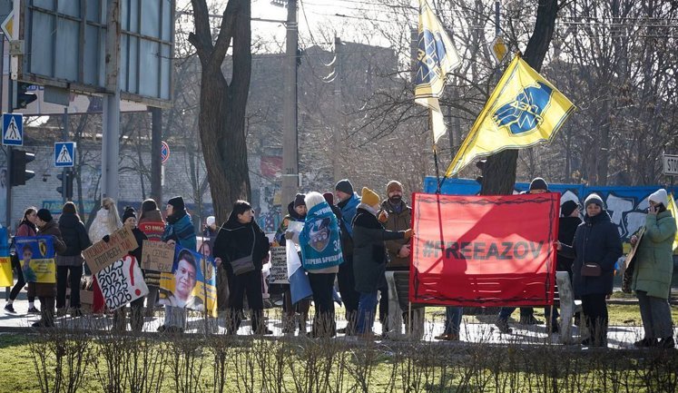 Россияне ударили по Николаеву во время акции в поддержку военнопленных: пострадали два человека