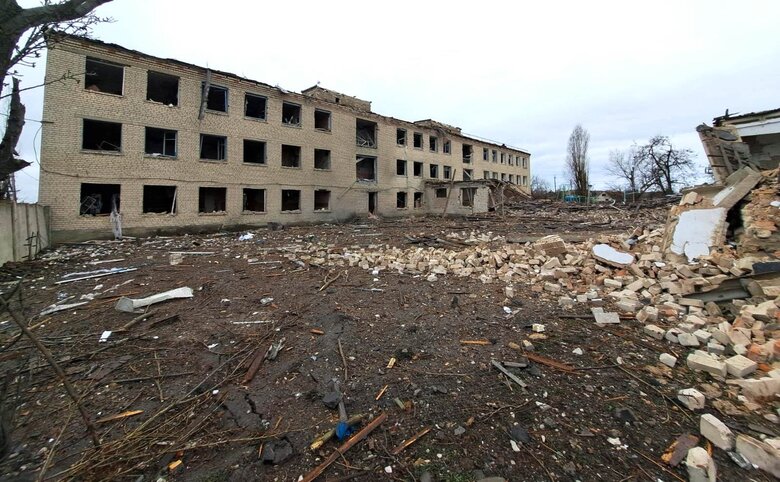 Последствия вражеских обстрелов Херсонщины: в Бериславе авиаудар повредил электрическую подстанцию 01