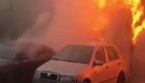 "Там тачки дві? Чому дроти не відключаєте!? Бл#дь, і там машина в гаражі!", - пожежа на столичній СТО. ВIДЕО