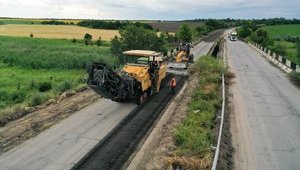 "Укравтодор" планирует увеличить объем ремонта дорог в 2021 году