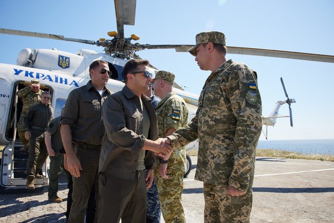 Zelenskyi watches military exercises in Mykolaiv region 10