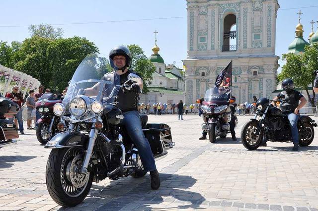 Freedom Diversity: Ukrainian bikers rode in downtown Kyiv 07