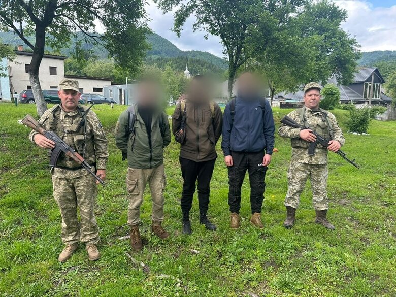 Нарушители границы заблудились в горах