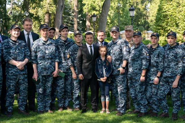 President meets with Ukrainian seamen freed from Russian captivity 03