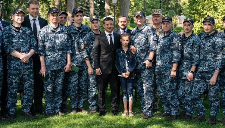 President meets with Ukrainian seamen freed from Russian captivity. PHOTOS