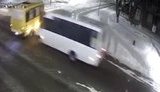 Две маршрутки столкнулись в Боярке возле Киева. ВИДЕО камер наблюдения
