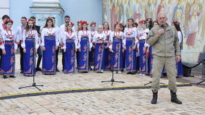 "Завдяки їм ми можемо стояти під чистим небом і розмовляти рідною українською мовою", - заходи з нагоди Дня Героїв відбуваються у Києві. ВІДЕО+ФОТОрепортаж