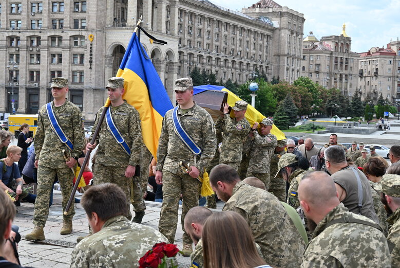 У Києві попрощалися із воїном Едуардом Хатмулліним