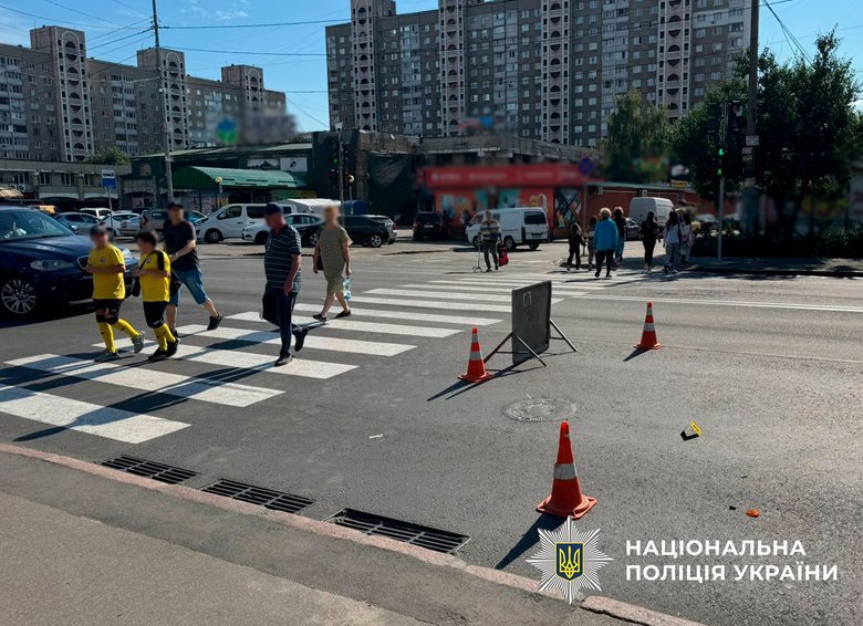 У Києві п'яна водійка збила військову