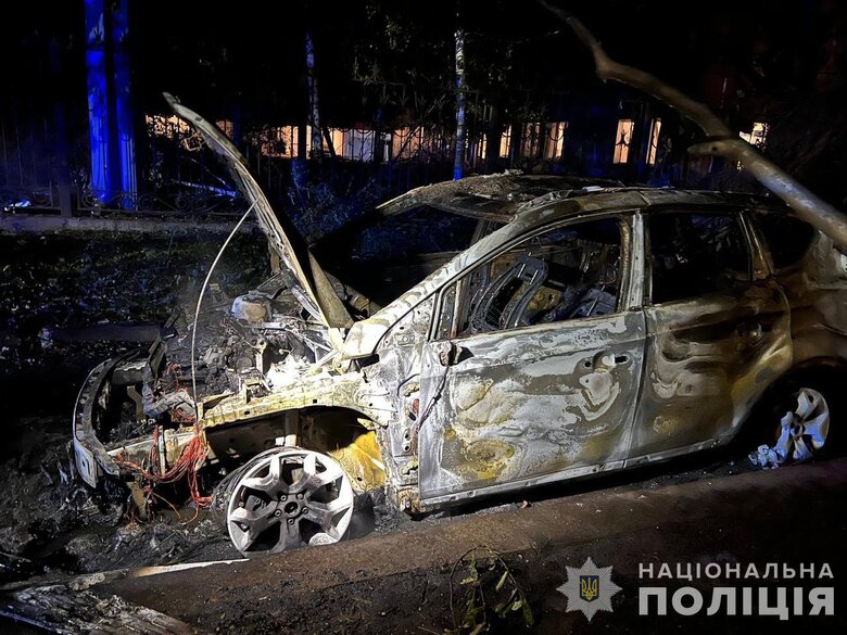 Автівка яка згоріла в Запоріжжі через авіаудар