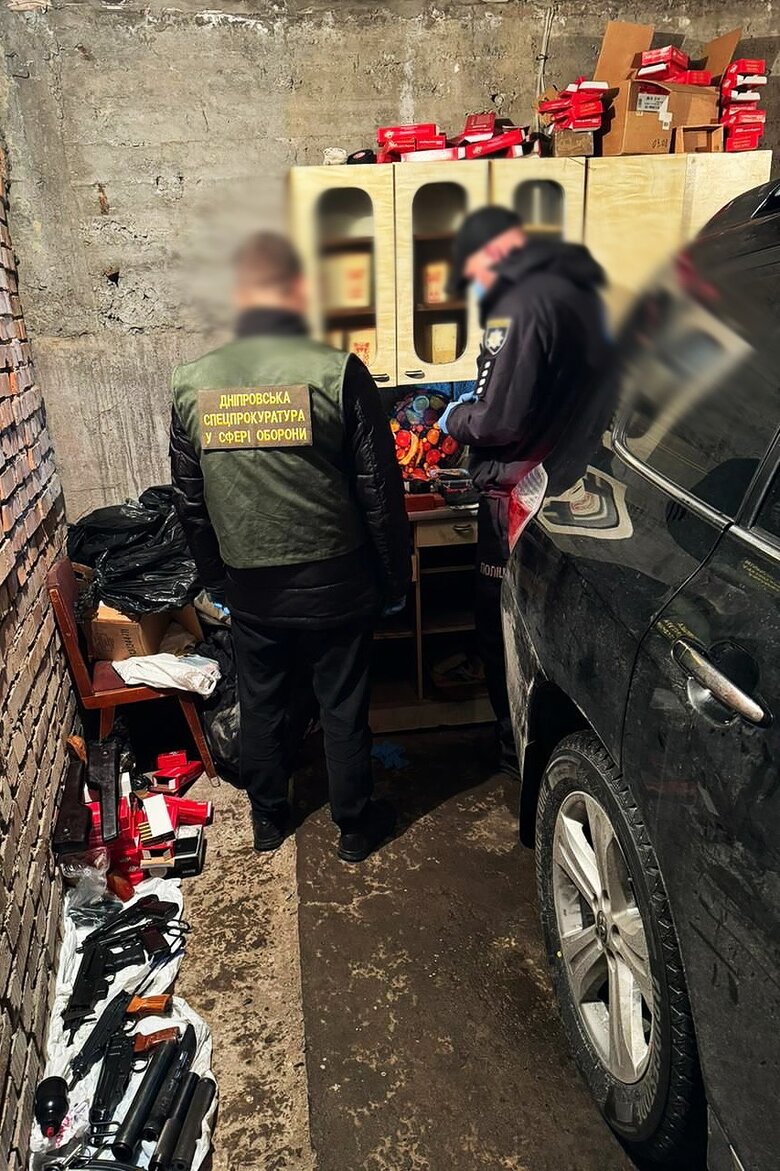 Arms dealers detained in Dnipro and over $5.5m seized from them 07