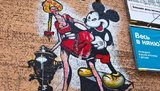 Россию изнасиловал Микки Маус! - креативная агитация за Путина в Москве. ФОТО