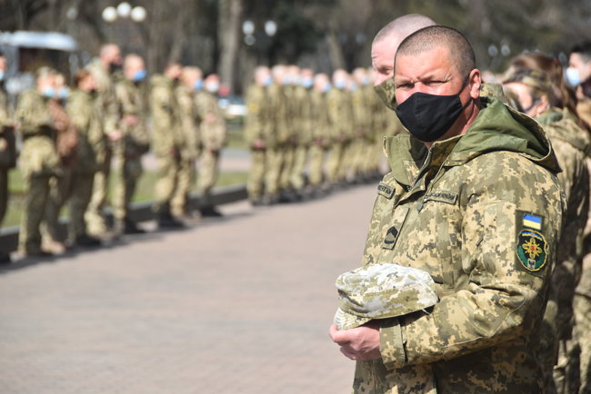 С погибшим в зоне ООС воином 58-й ОМПБр Владимиром Шпаком простились в Чернигове 04