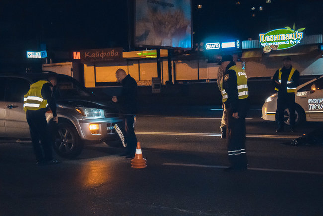 Автомобиль сбил насмерть пешехода на Троещине в Киеве 03