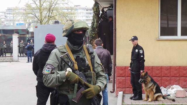 Торнадовцев доставили в Оболонский райсуд Киева 02 Торнадовцев доставили в Оболонский райсуд Киева 02