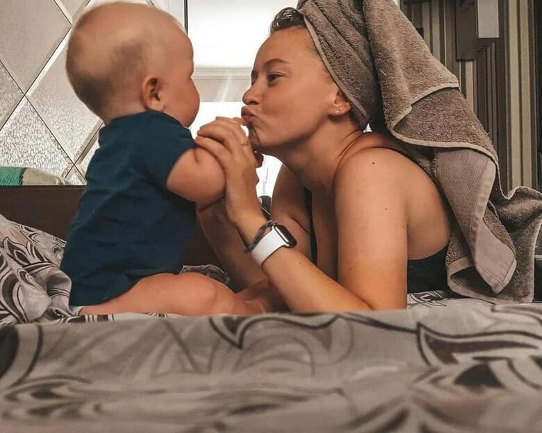 Постраждала внаслідок удару по будинку в Дніпрі провела майже добу під завалами, не могла покликати на допомогу через вади слуху: Її 1-річний малюк та чоловік досі під руїнами 02 Постраждала внаслідок удару по будинку в Дніпрі провела майже добу під завалами, не могла покликати на допомогу через вади слуху: Її 1-річний малюк та чоловік досі під руїнами 02