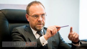 Нардеп Власенко также призвал парламент направить законопроект об олигархах в Венецианскую комиссию