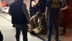 Працівника СБУ затримали на хабарі у $34 тисячі за відстрочку від мобілізації. ФОТО
