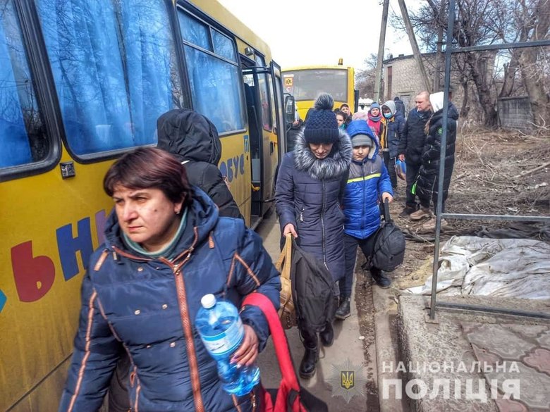 Из Волновахского района Донецкой области спасли еще 162 человека, - Нацполиция 01