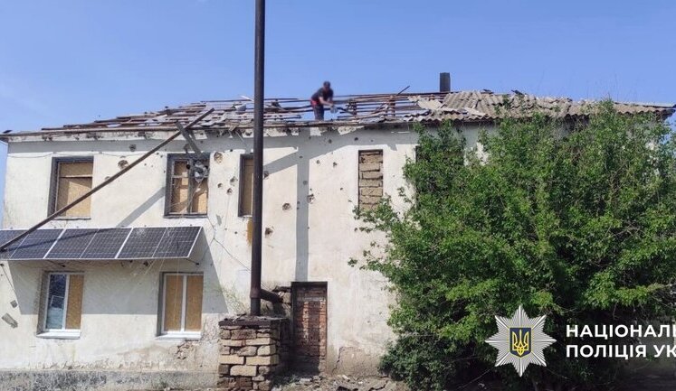 Последствия вражеских обстрелов Херсонской области: один человек погиб и 14 ранены, среди пострадавших – ребенок, полицейские и коммунальщики. ФОТОРЕПОРТАЖ