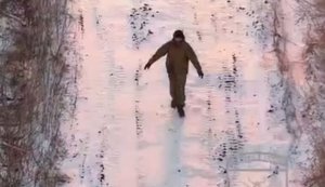 Россияне с помощью дрона ликвидировали своего соратника, который шел сдаваться в плен бойцам 24-й ОМБр. ВИДЕО