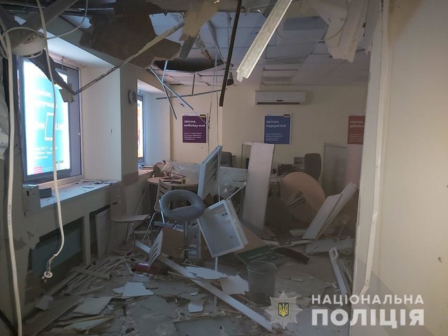Невідомі вночі підірвали банкомат у Харкові 02