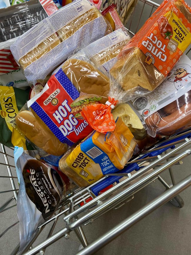 На фронті загострення, окупанти поливають вогнем. У госпіталь і на фронт потрібні продукти і ліки, - волонтерка Юсупова 06